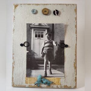 Shabby Chic/Vintage Farmhouse Picture Frame holds a 5x7 Photo